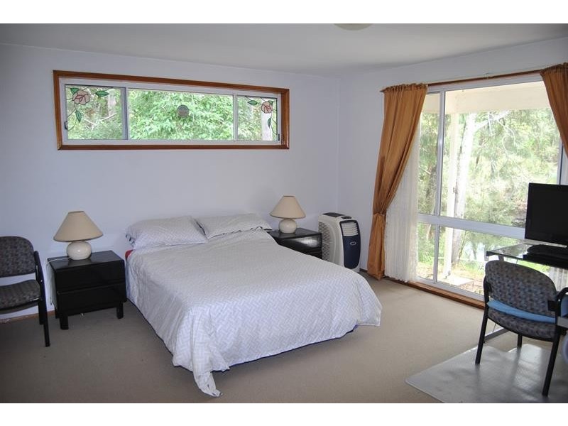 220 Charlotte Bay St, Charlotte Bay NSW 2428