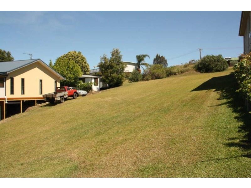 5 Binalong Cres, Coomba Park NSW 2428