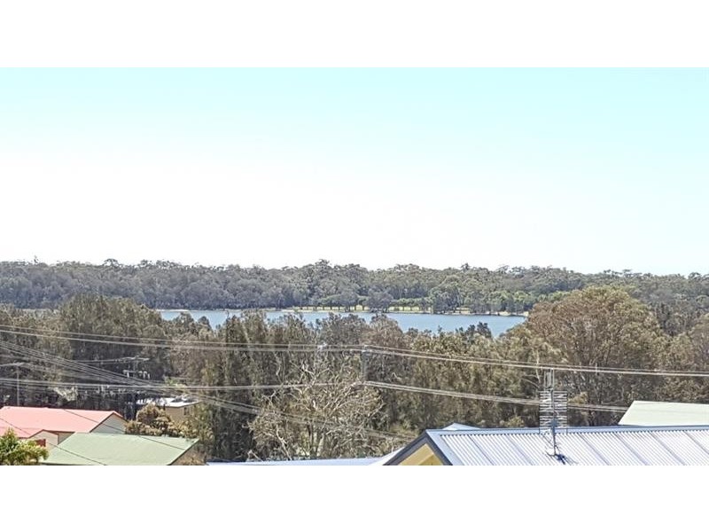5 Binalong Cres, Coomba Park NSW 2428