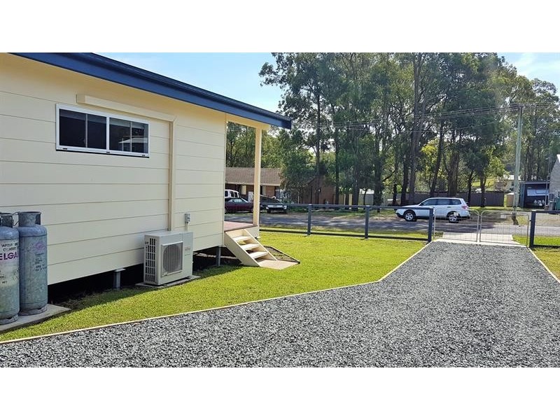 6 Kamarooka St, Coomba Park NSW 2428