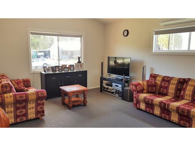 6 Kamarooka St, Coomba Park NSW 2428