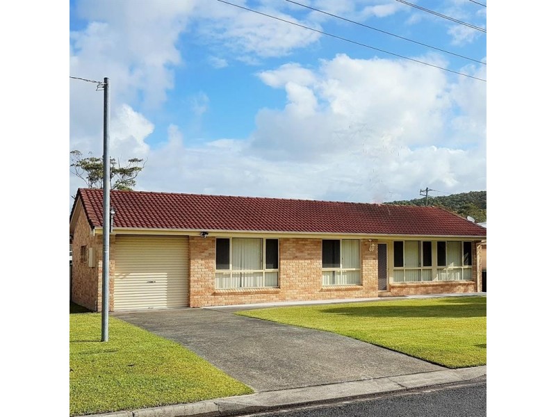 4 Windsor St, Tarbuck Bay NSW 2428