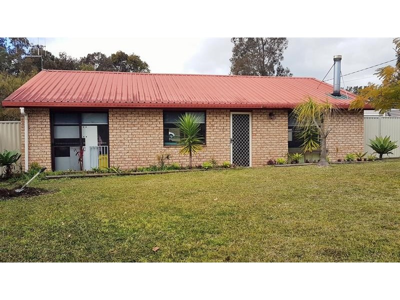 4 Gulgai Pl, Coomba Park NSW 2428