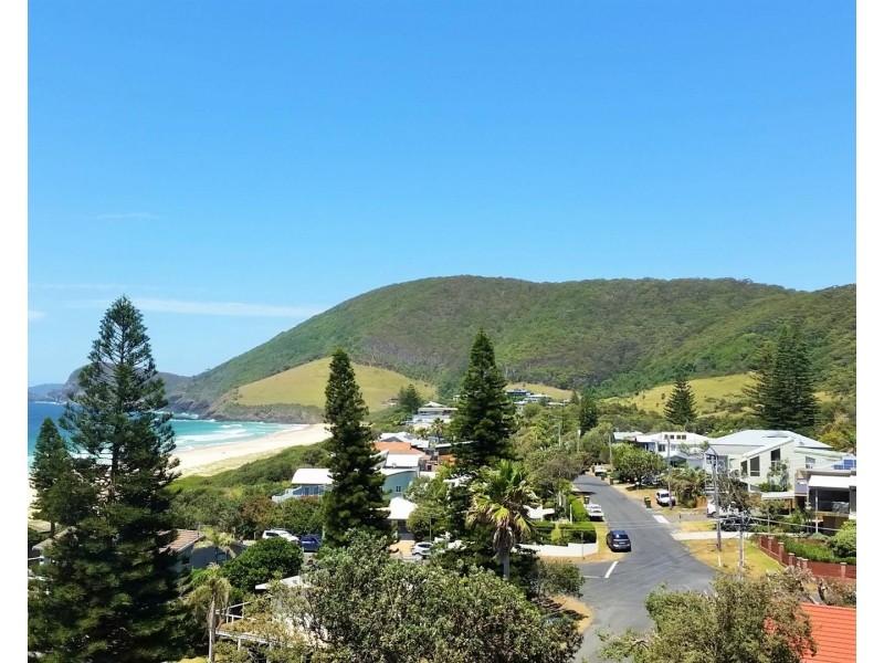 16 Headland Road, Blueys Beach NSW 2428