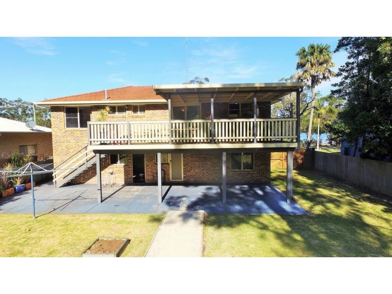 8 The Lakes Way, Tarbuck Bay NSW 2428