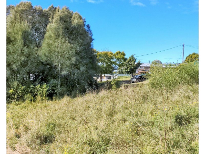 8 Illawarra Crescent, Coomba Park NSW 2428