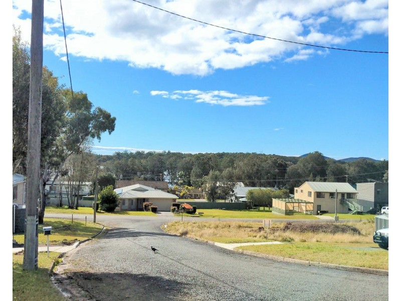 8 Illawarra Crescent, Coomba Park NSW 2428