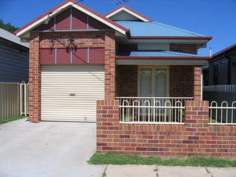 16a Baker St, Mayfield NSW 2304