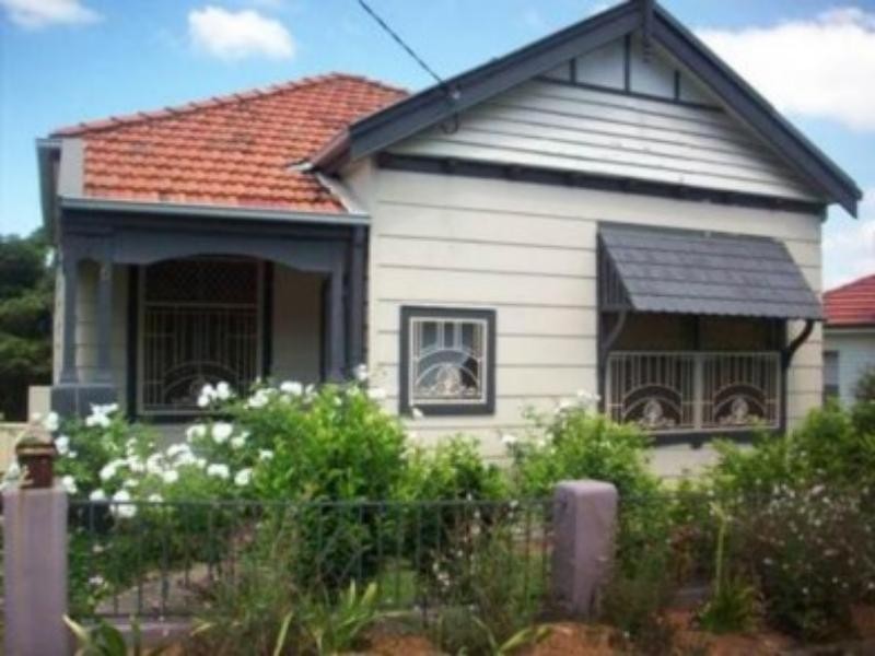 6 Cross St, Mayfield NSW 2304