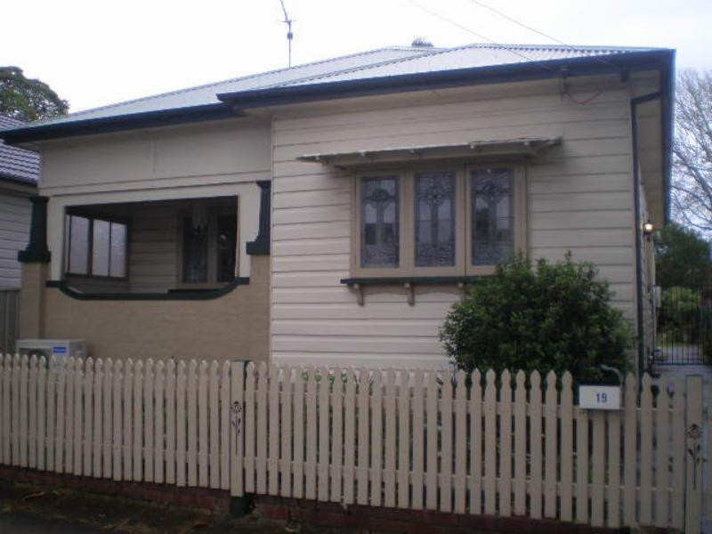 19 Waratah St, Mayfield NSW 2304
