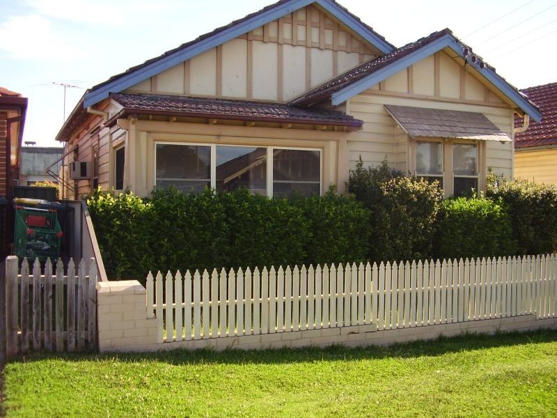 3  Thomas St, Mayfield NSW 2304