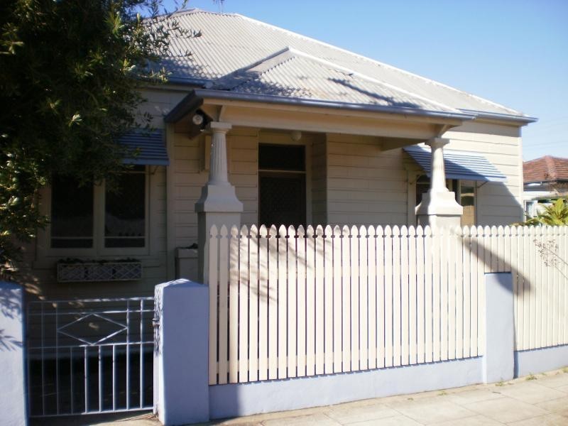 10 Wallace St, Islington NSW 2296