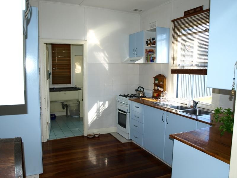 30 Morris St, Mayfield West NSW 2304