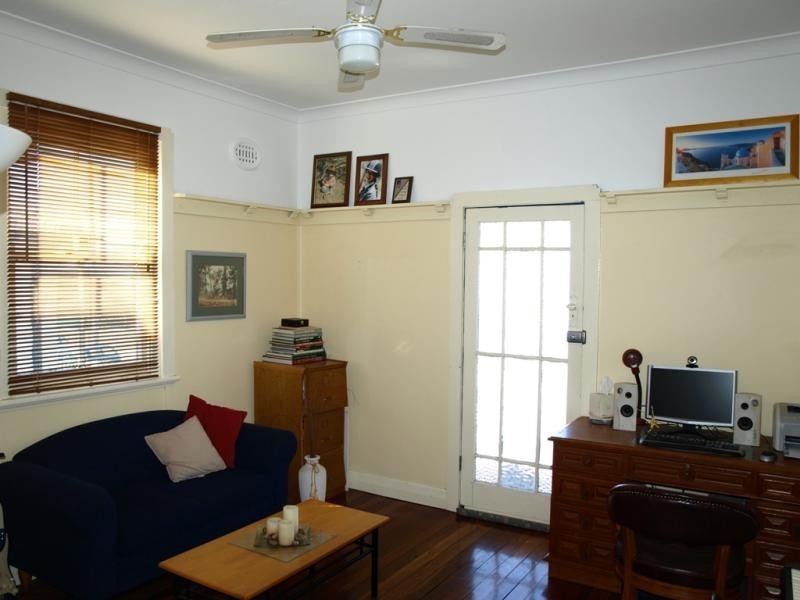 30 Morris St, Mayfield West NSW 2304