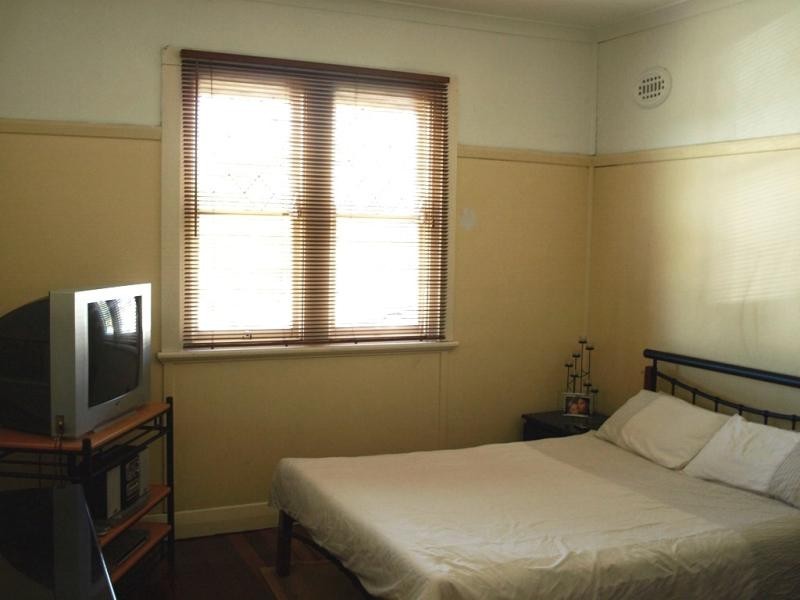 30 Morris St, Mayfield West NSW 2304