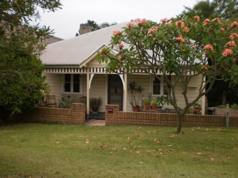 39 Tighes  Tce, Tighes Hill NSW 2297