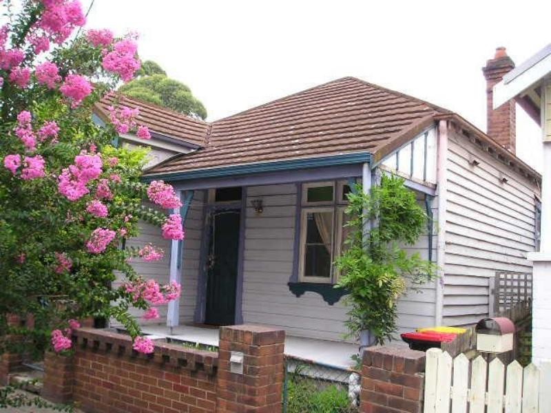 24 Greaves St, Mayfield East NSW 2304