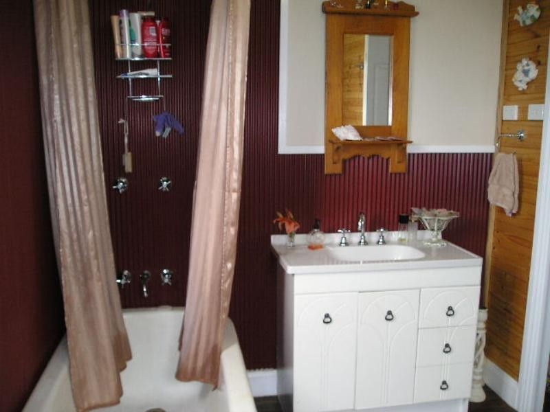 24 Greaves St, Mayfield East NSW 2304