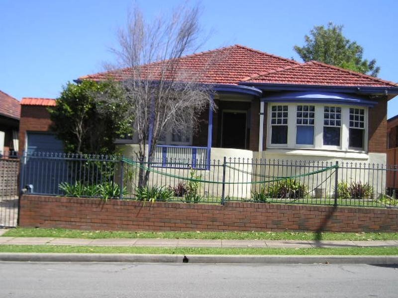 38 Woodstock St, Mayfield NSW 2304