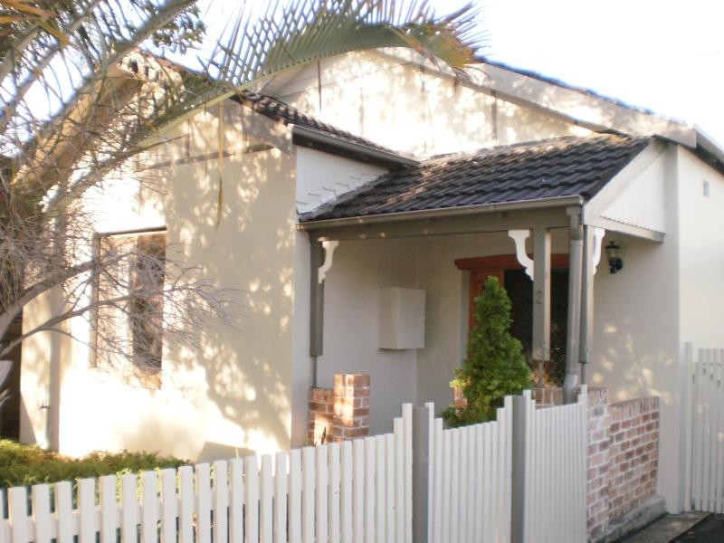 2 Waratah St, Mayfield NSW 2304