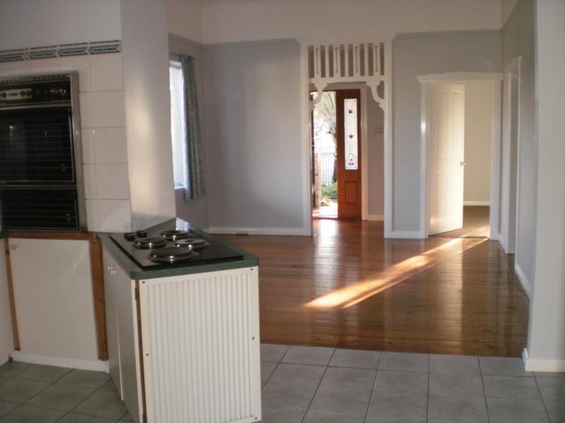 2 Waratah St, Mayfield NSW 2304