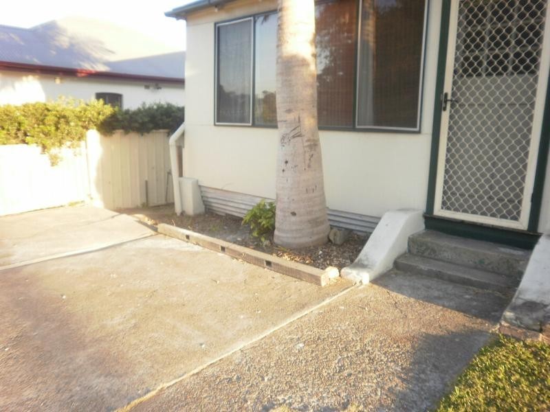 1/20 Bull  St, Mayfield NSW 2304