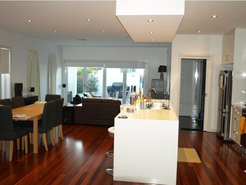 16 Darling St, Hamilton South NSW 2303