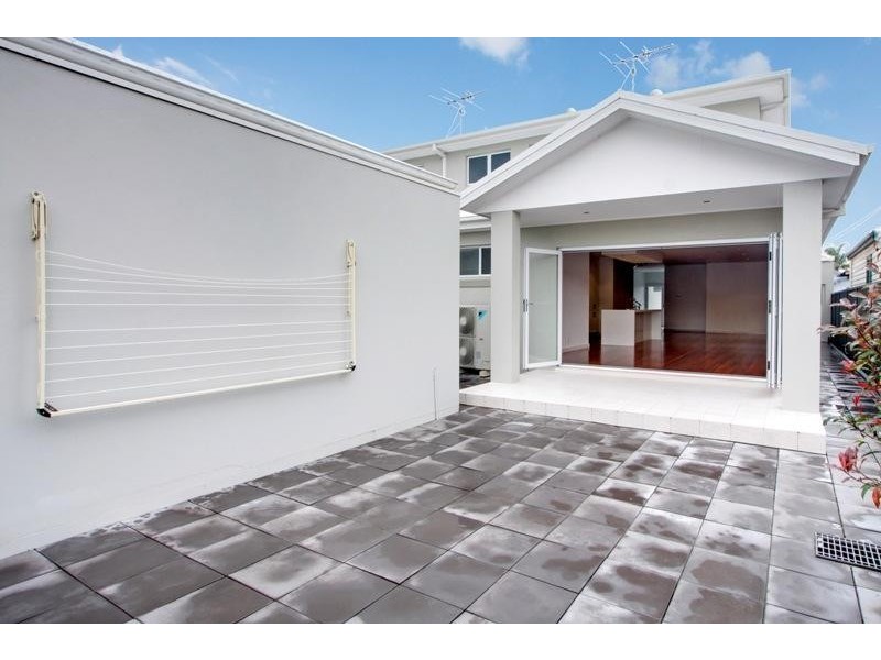 16 Darling St, Hamilton South NSW 2303