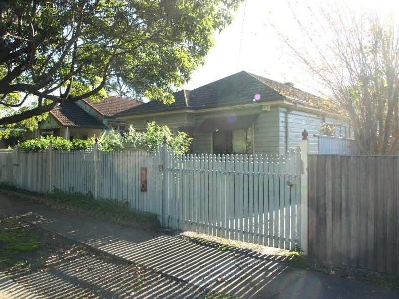 2 Basil St, Mayfield West NSW 2304