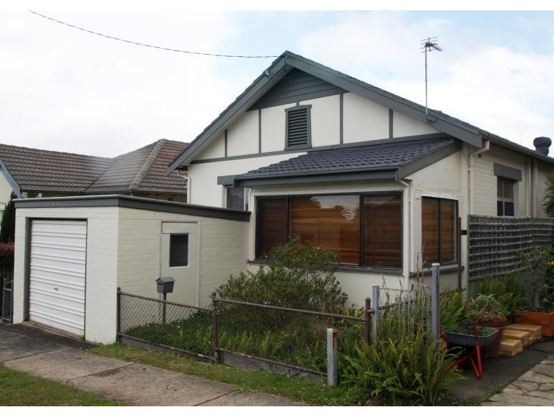 18 Gamack St, Mayfield NSW 2304