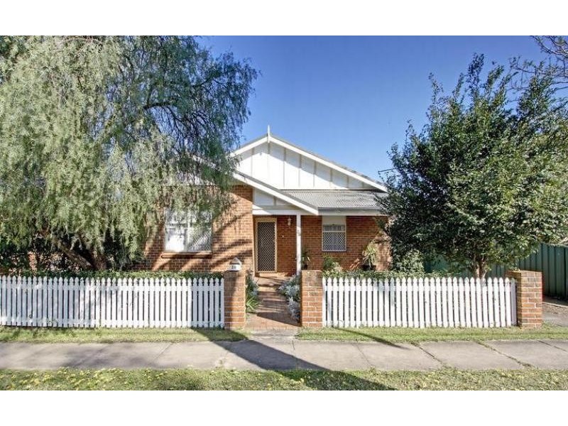 38 Avon St, Mayfield NSW 2304