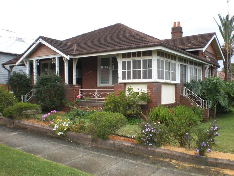 17 Woodstock  St, Mayfield NSW 2304