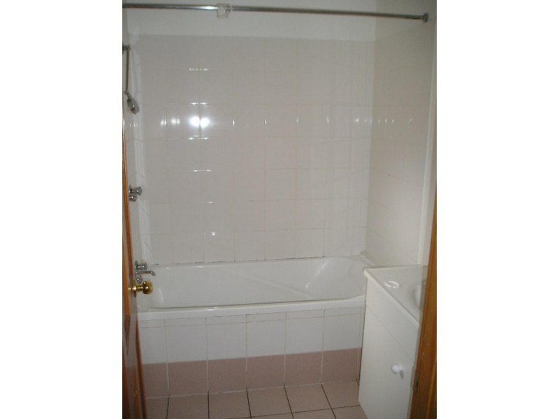 4 barton St, Mayfield NSW 2304