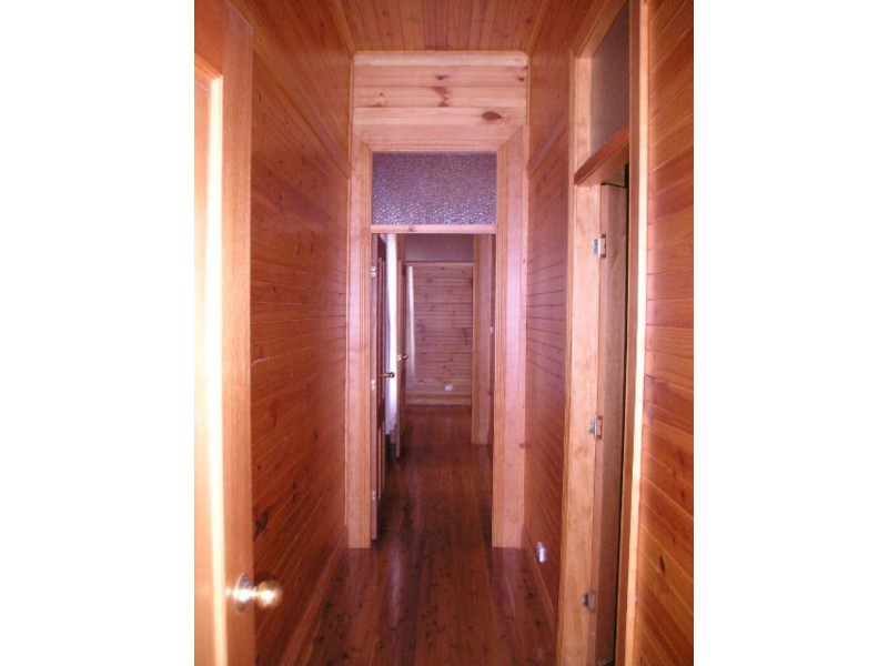 4 barton St, Mayfield NSW 2304