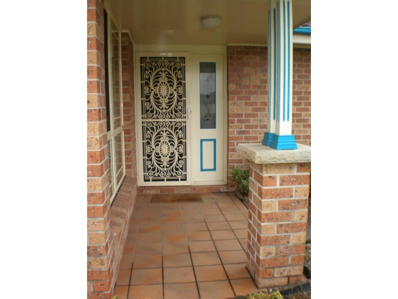 2/5 Loderi Pl, Warabrook NSW 2304