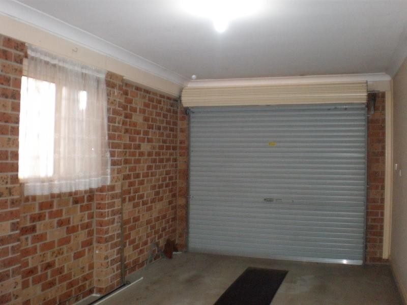 2/5 Loderi Pl, Warabrook NSW 2304