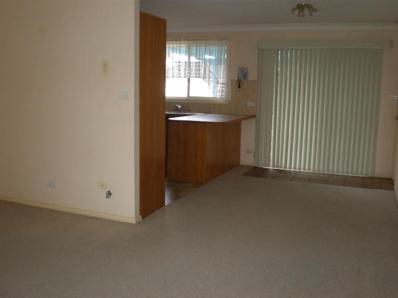 2/5 Loderi Pl, Warabrook NSW 2304