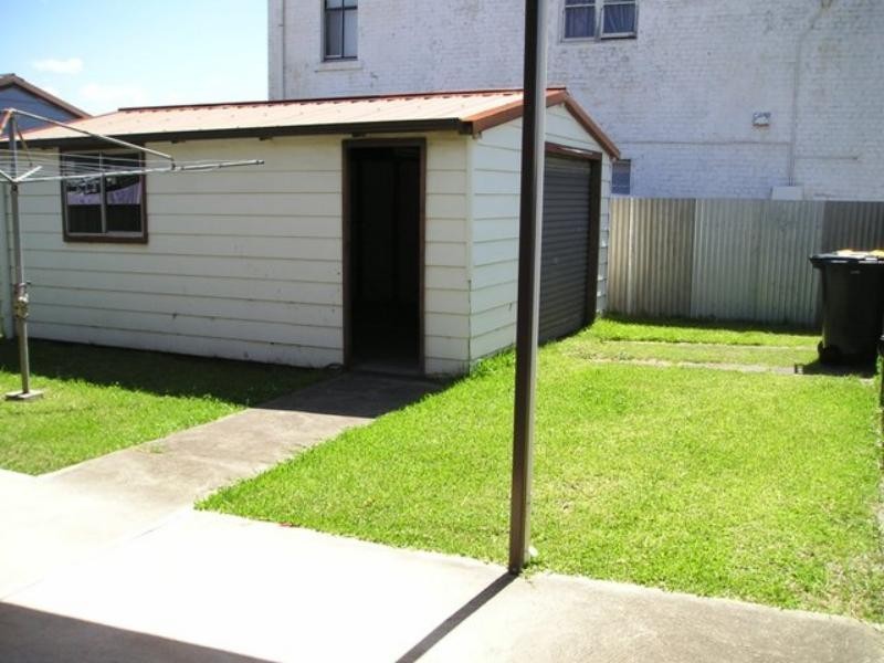 8 Havelock St, Mayfield NSW 2304