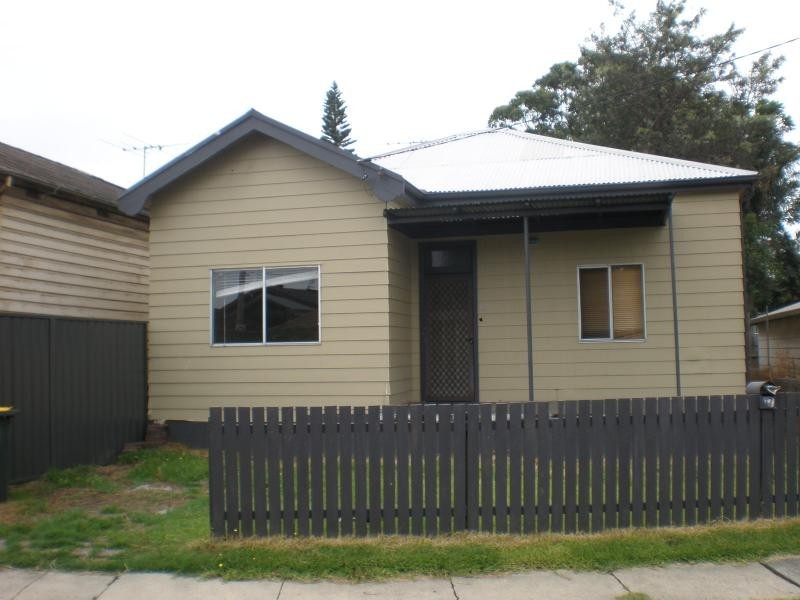 17 John  St, Tighes Hill NSW 2297