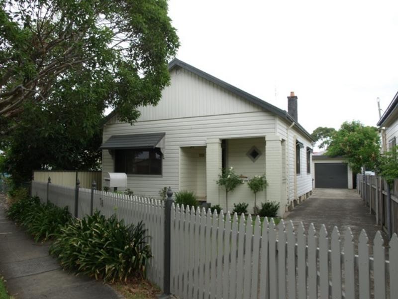 78 Waratah  St, Mayfield NSW 2304