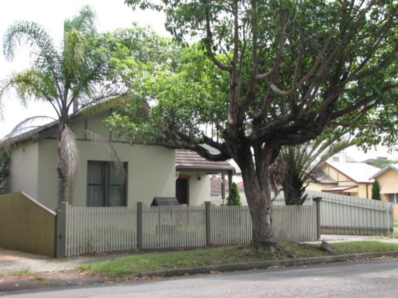 2 Waratah  St, Mayfield NSW 2304