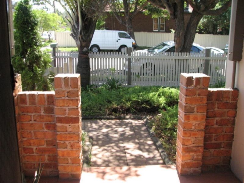 2 Waratah  St, Mayfield NSW 2304