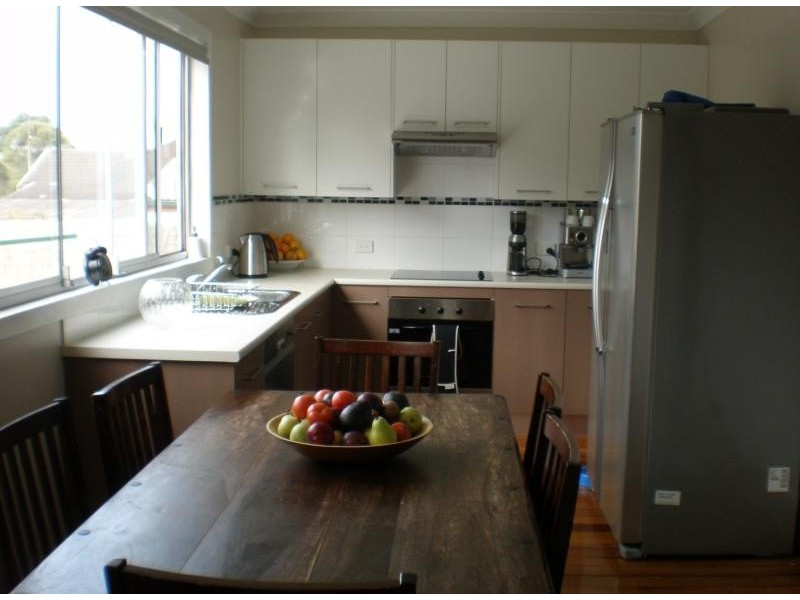 3 Curtis St, Mayfield NSW 2304