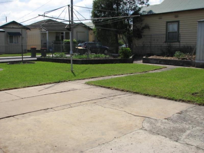 7 York St, Mayfield NSW 2304