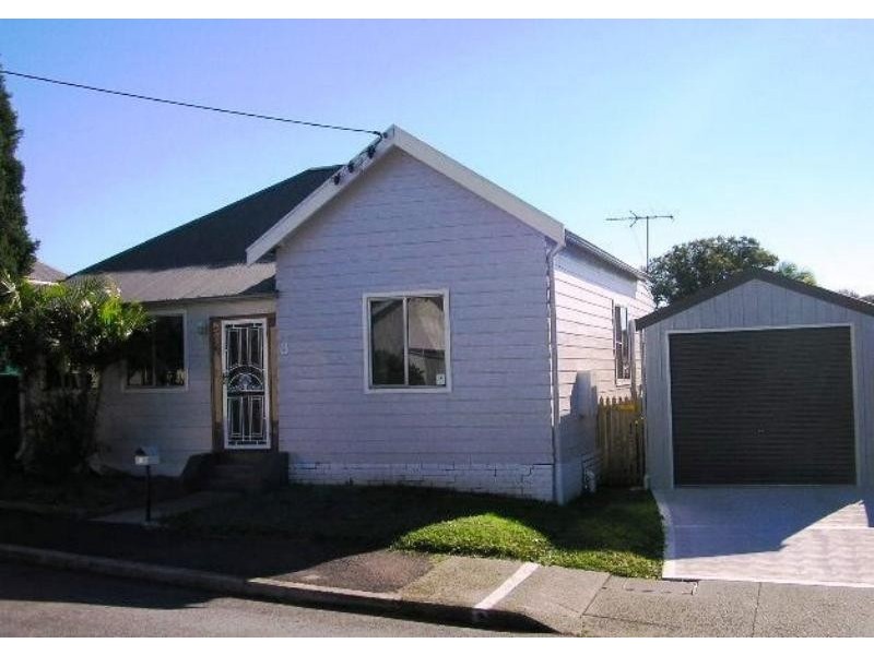 3 Curtis  St, Mayfield NSW 2304