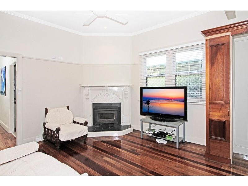 11 Cross St, Mayfield NSW 2304