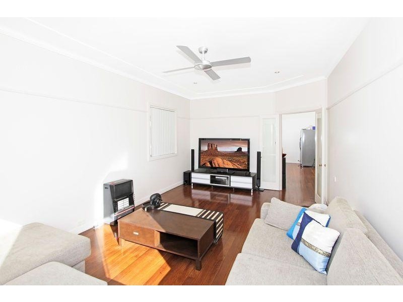 34 Brisbane Water  Rd, Adamstown NSW 2289
