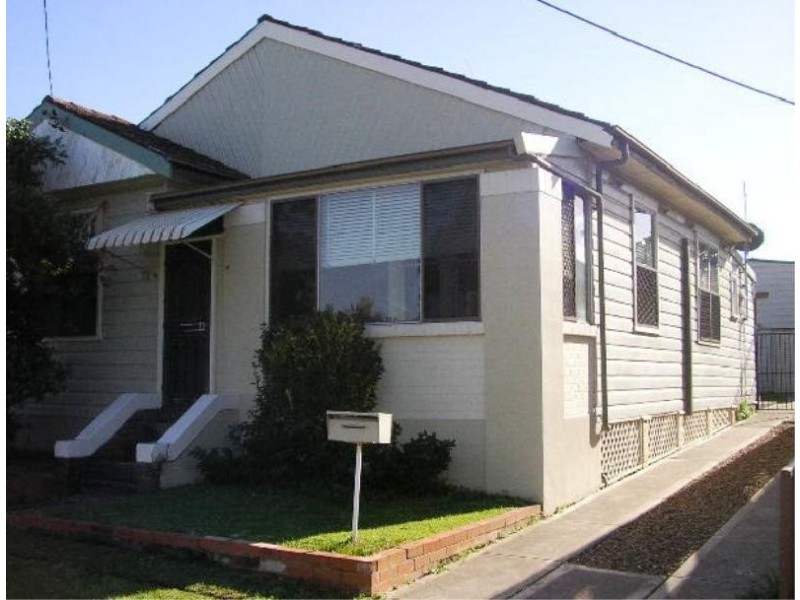 13 Agnes St, Mayfield NSW 2304