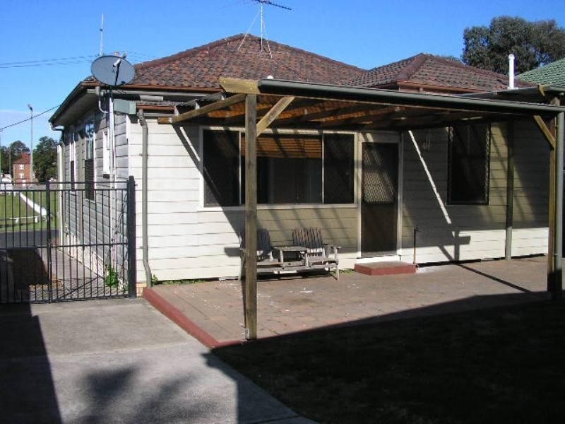 13 Agnes St, Mayfield NSW 2304