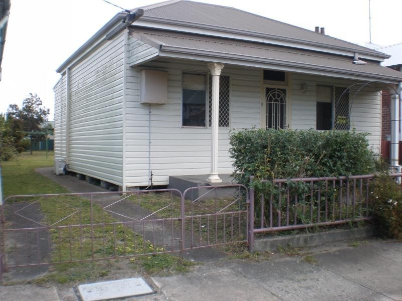 8 Margaret  St, Mayfield NSW 2304